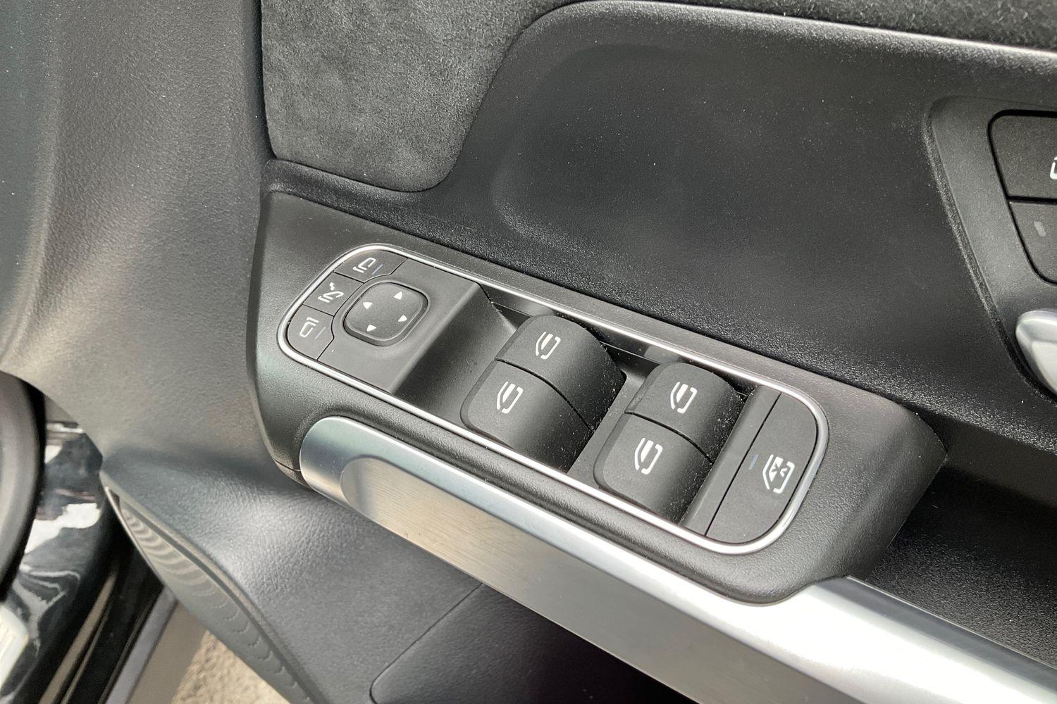 Mercedes-Benz GLB Photo 15