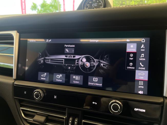 PORSCHE Macan Photo 31