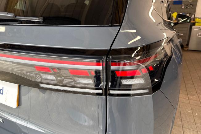VOLKSWAGEN Tiguan Photo 18
