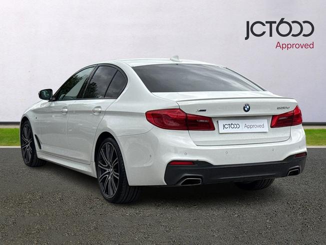 BMW 5 Series Photo 3