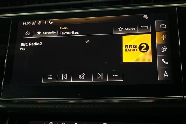 AUDI RSQ8 Photo 13
