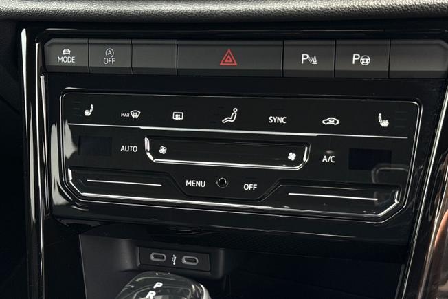 VOLKSWAGEN T-Roc Photo 22