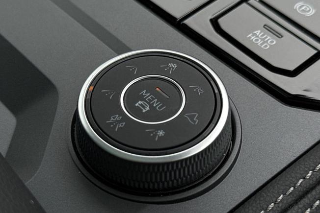 VOLKSWAGEN Touareg Photo 29