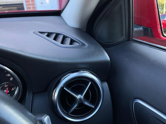 MERCEDES-BENZ GLA Photo 36