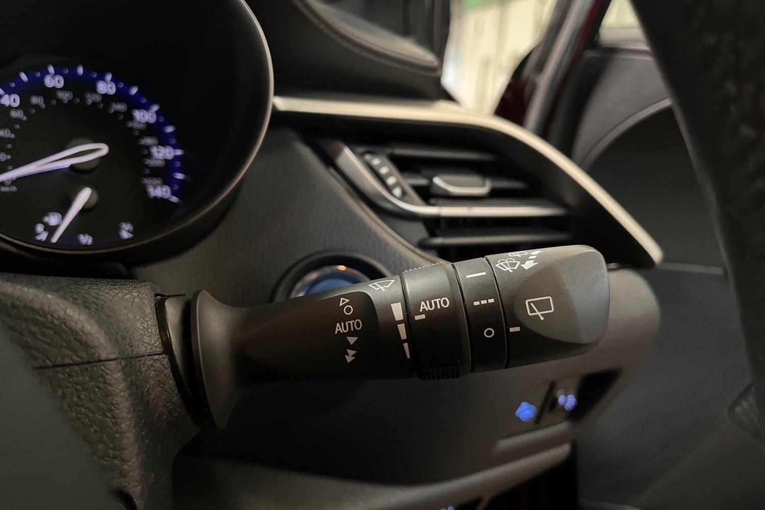 Toyota C-HR Photo 14