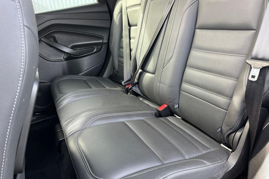 Ford KUGA Photo autoimg-cc88eed53a3515012a5c5edd5473014767351f49.jpg