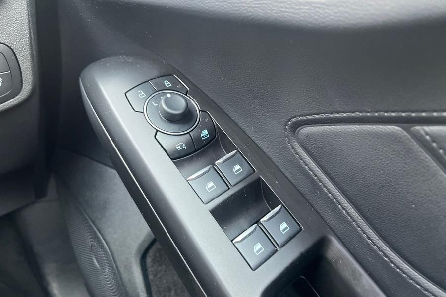 Ford FOCUS Photo autoimg-cc8e89d3bfc29508dc9358c5832cbb05cd5665a4.jpg