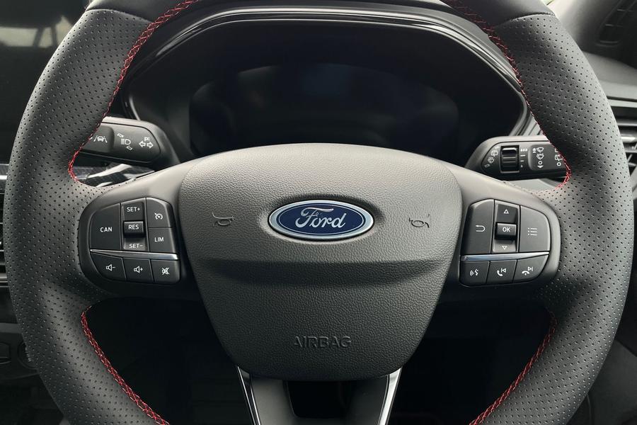 Ford FOCUS Photo autoimg-cc903462e8391bf57cb69214b2795a1edce62c4e.jpg