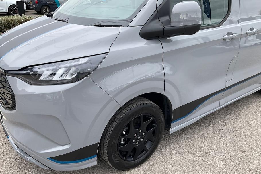Used Ford TRANSIT CUSTOM YE26AYD 25