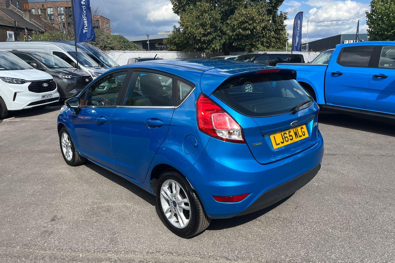Ford FIESTA Photo 32