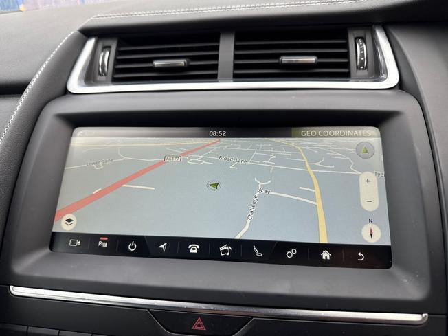 JAGUAR E-Pace Photo 14