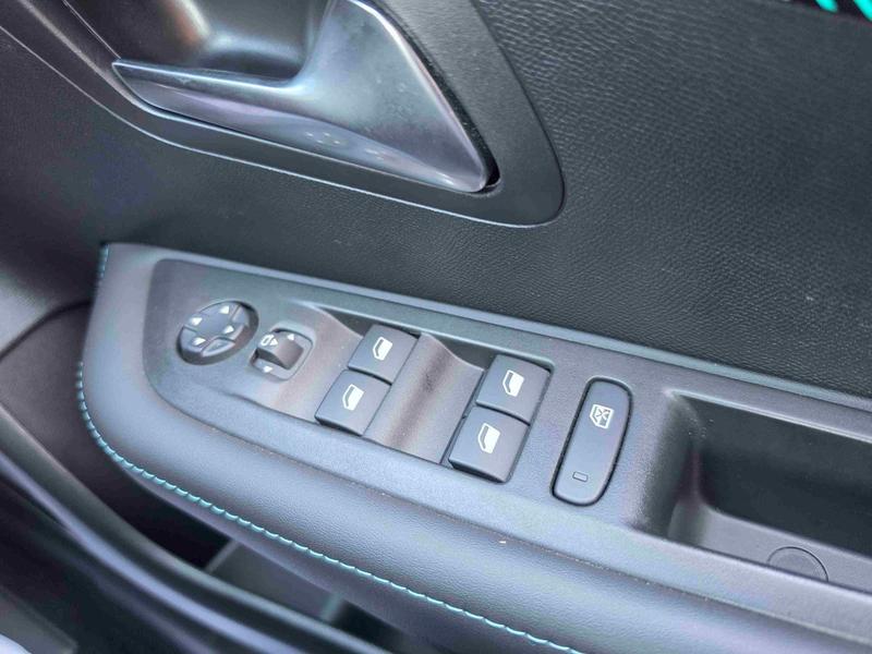 Used Peugeot 208 NU73WNH 24