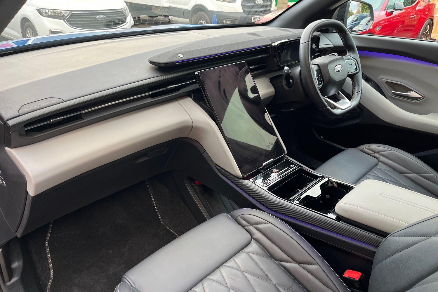 Ford Explorer Photo 17