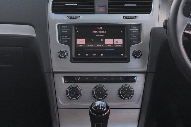 VOLKSWAGEN Golf Photo 35