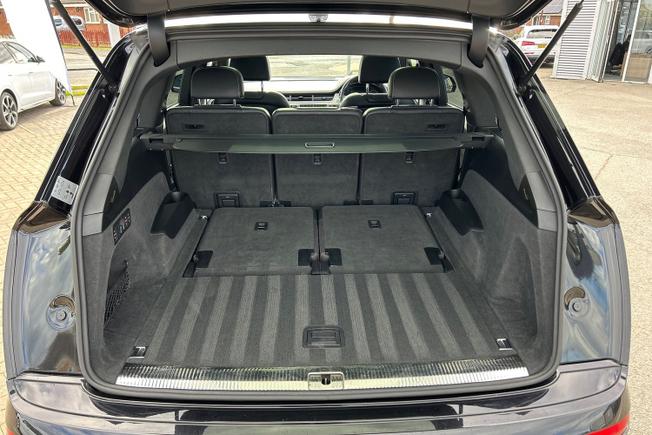 AUDI Q7 Photo 12
