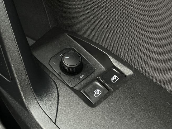 SEAT Ibiza Photo 35