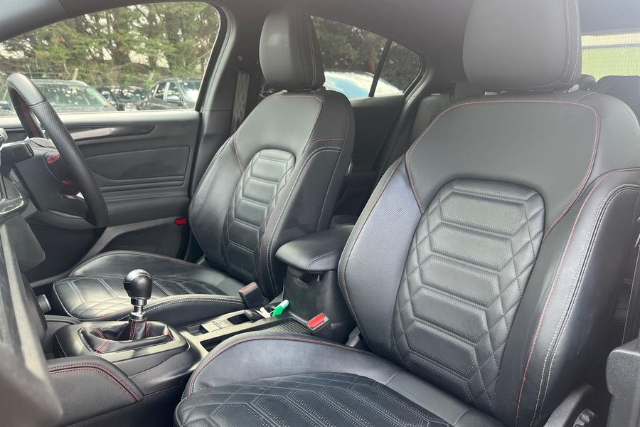 Ford FOCUS Photo autoimg-cccfbc404d0914a7e72d1695dc4e9b9d38e74566.jpg
