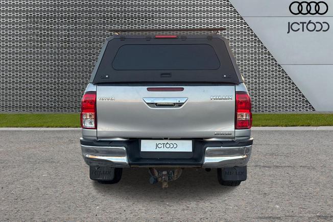 TOYOTA Hilux Photo 7