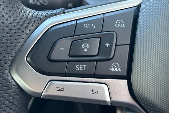 VOLKSWAGEN Golf Photo 16