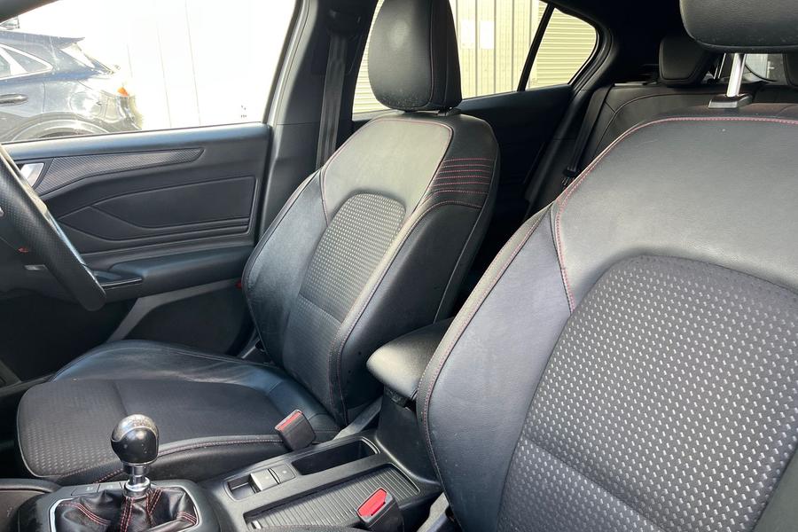 Ford FOCUS Photo autoimg-cce1910933b00c25a634f073ddb3eaa805519b9b.jpg