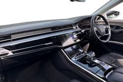 AUDI A8 Photo 2