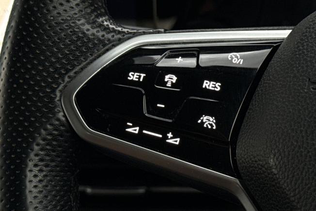 VOLKSWAGEN Golf Photo 16