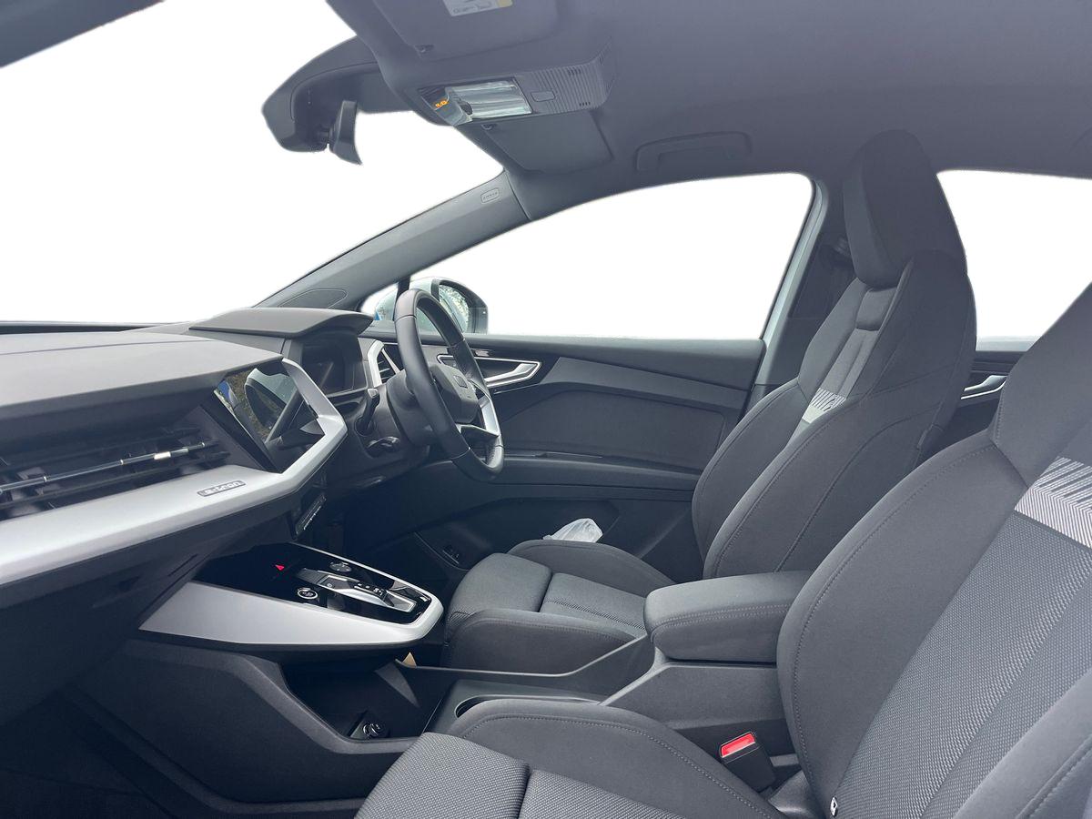 Audi Q4 e-tron Photo 2