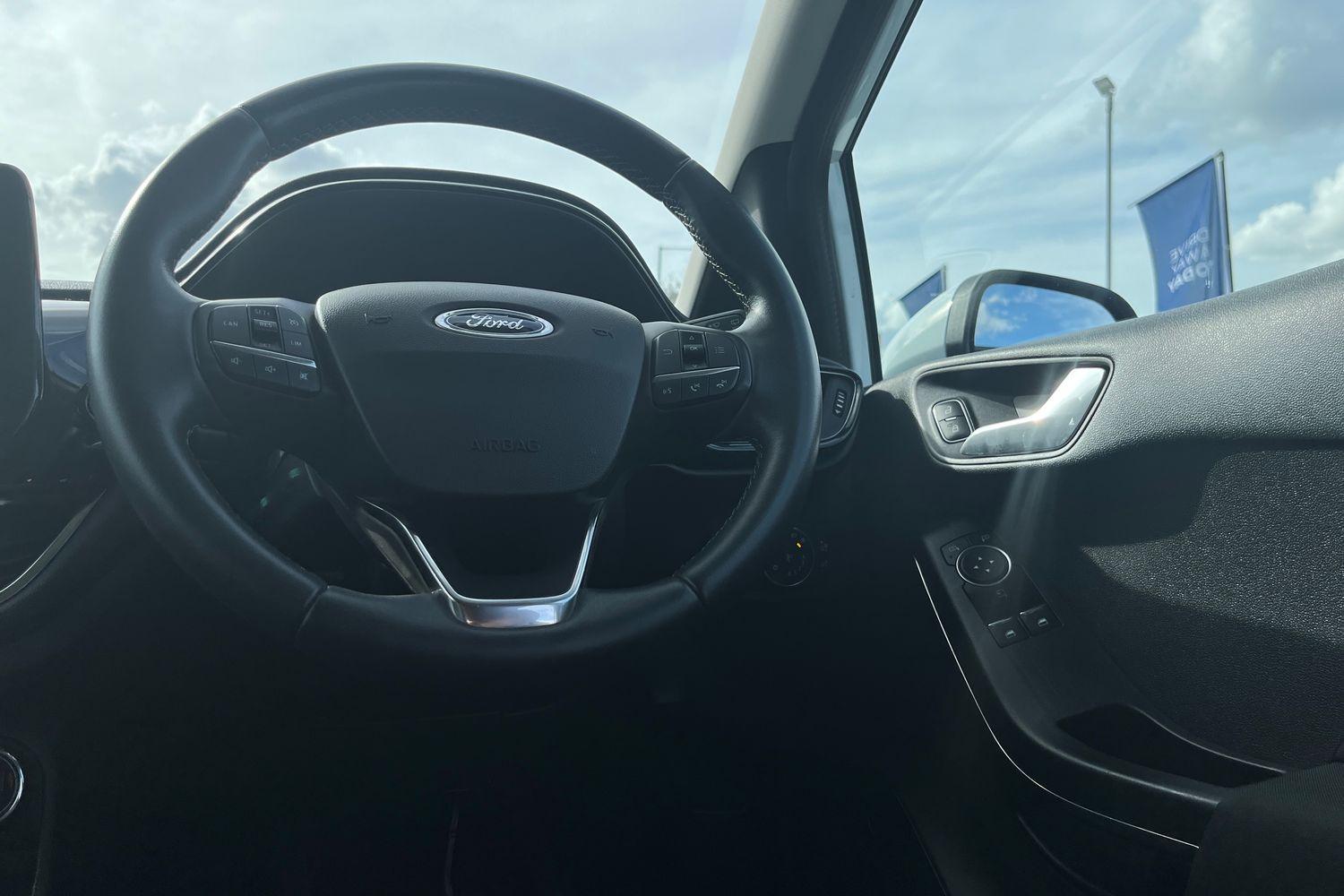 Ford Fiesta Photo 11