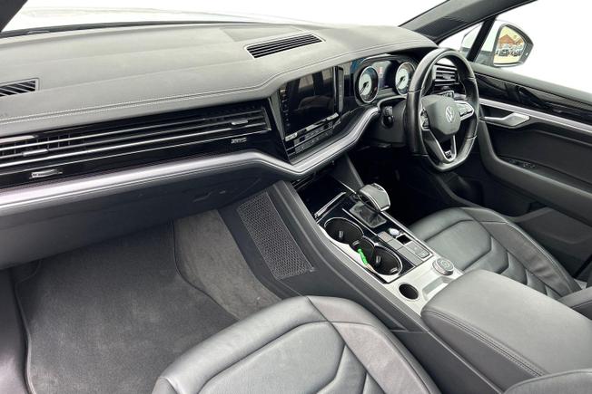 VOLKSWAGEN Touareg Photo 2