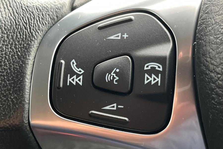Ford B-MAX Photo autoimg-ccfe4172ed72edc0c3c7e48e0c0d8042a21531e9.jpg