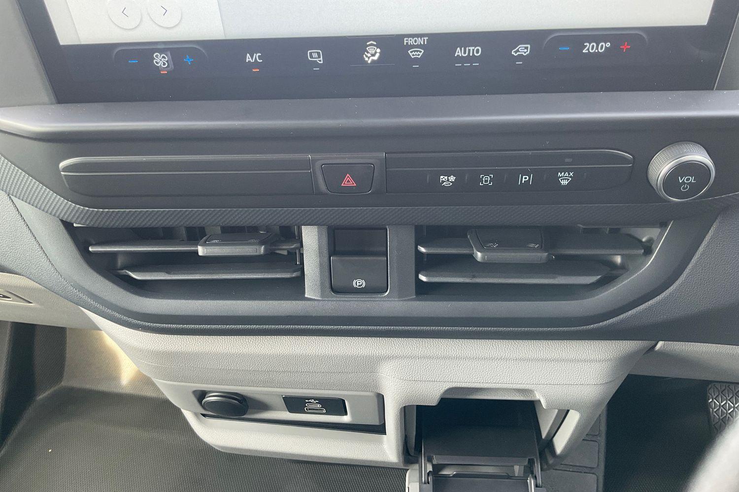 Ford E-Transit Custom Photo 24