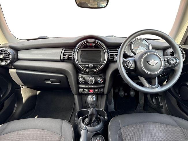 MINI Hatch Photo 10