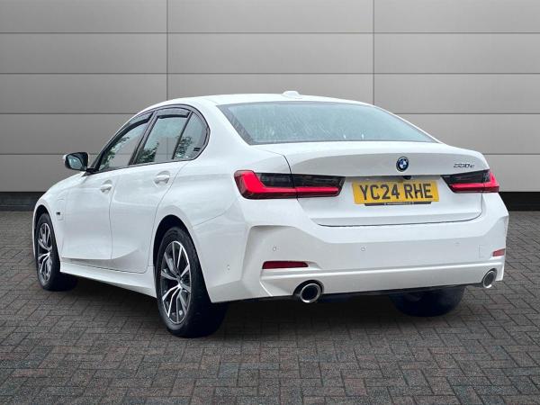 BMW 3 Series Photo autoimg-cd02ef7b24dbdf8b6bc308c8b3e663167142d011.jpg