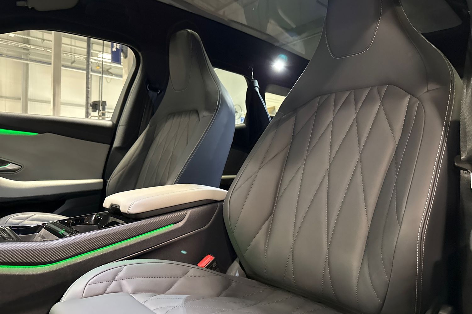 Ford Explorer Photo 18