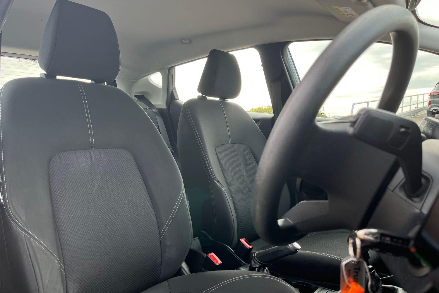 Ford FIESTA Photo 16