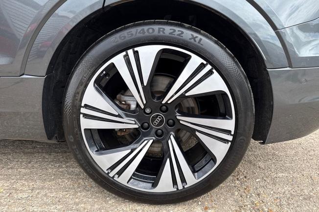 AUDI Q8 E-Tron Photo 50
