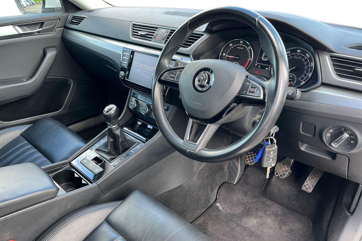 Skoda SUPERB Photo 8