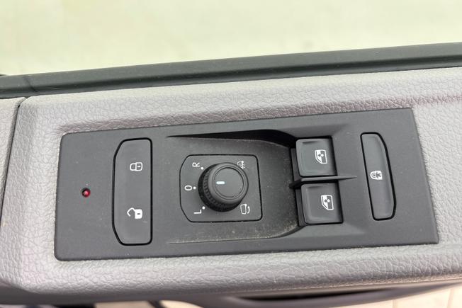VOLKSWAGEN Transporter Photo 29