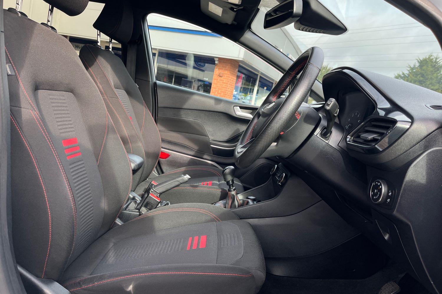 Ford FIESTA Photo 16