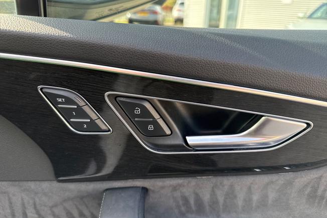 AUDI SQ7 Photo 37
