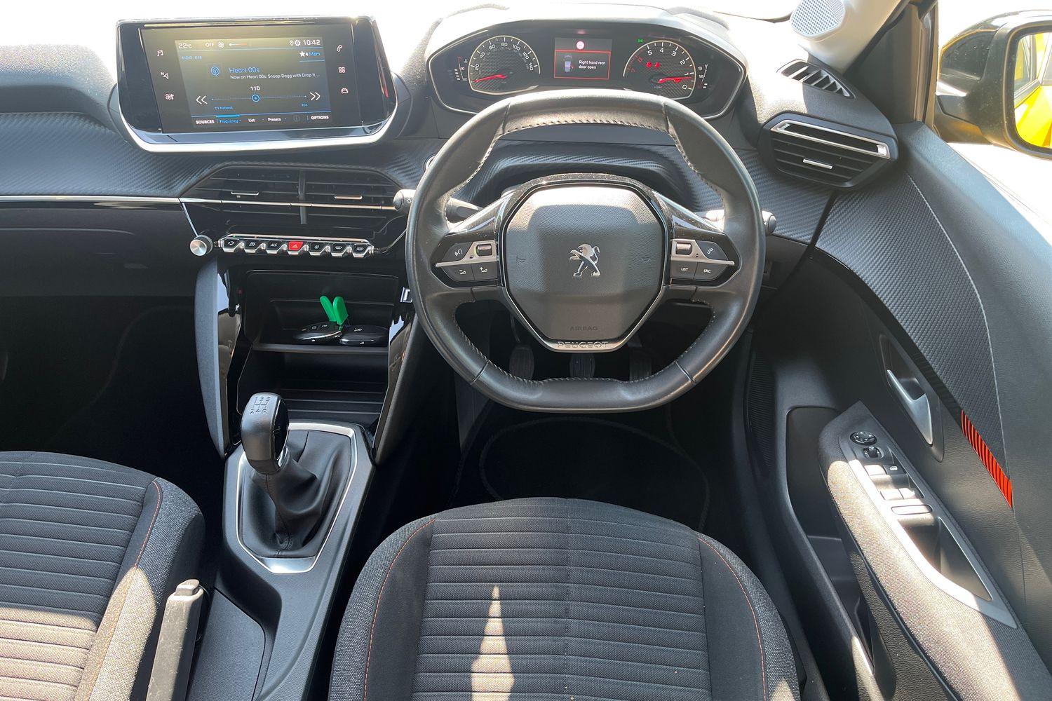 Peugeot 208 Photo 10