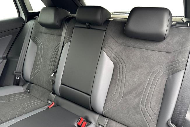 VOLKSWAGEN ID.4 Photo 9