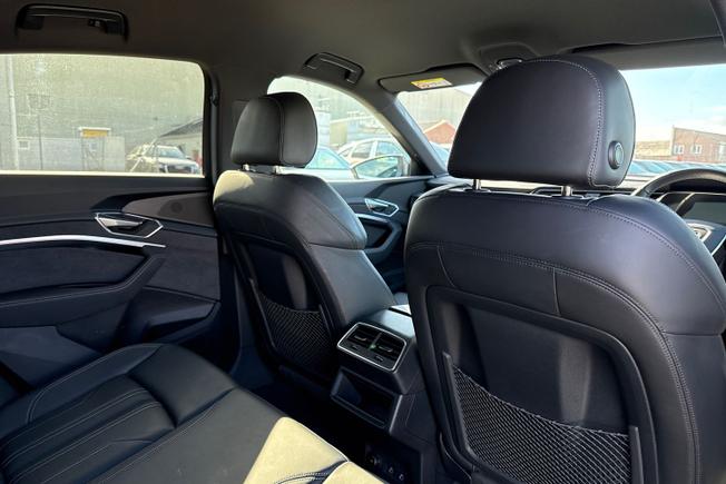 AUDI e-tron Photo 40