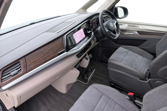 VOLKSWAGEN Multivan Photo 2