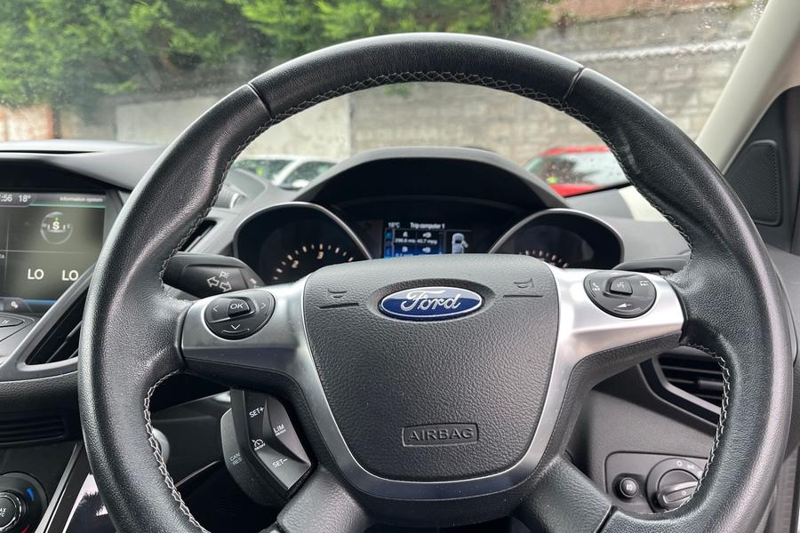 Ford KUGA Photo autoimg-cd2f3179bcab6ec76fe5dbe80052d95bd30165ff.jpg