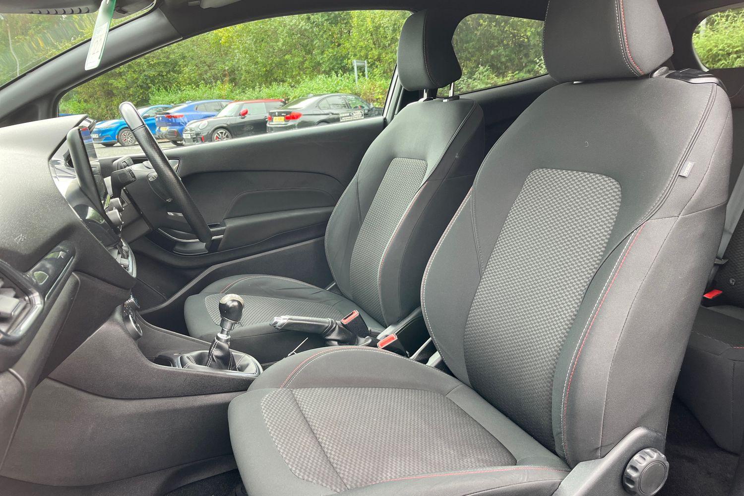 Ford Fiesta Photo 18
