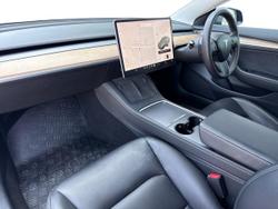 TESLA Model 3 Photo 2