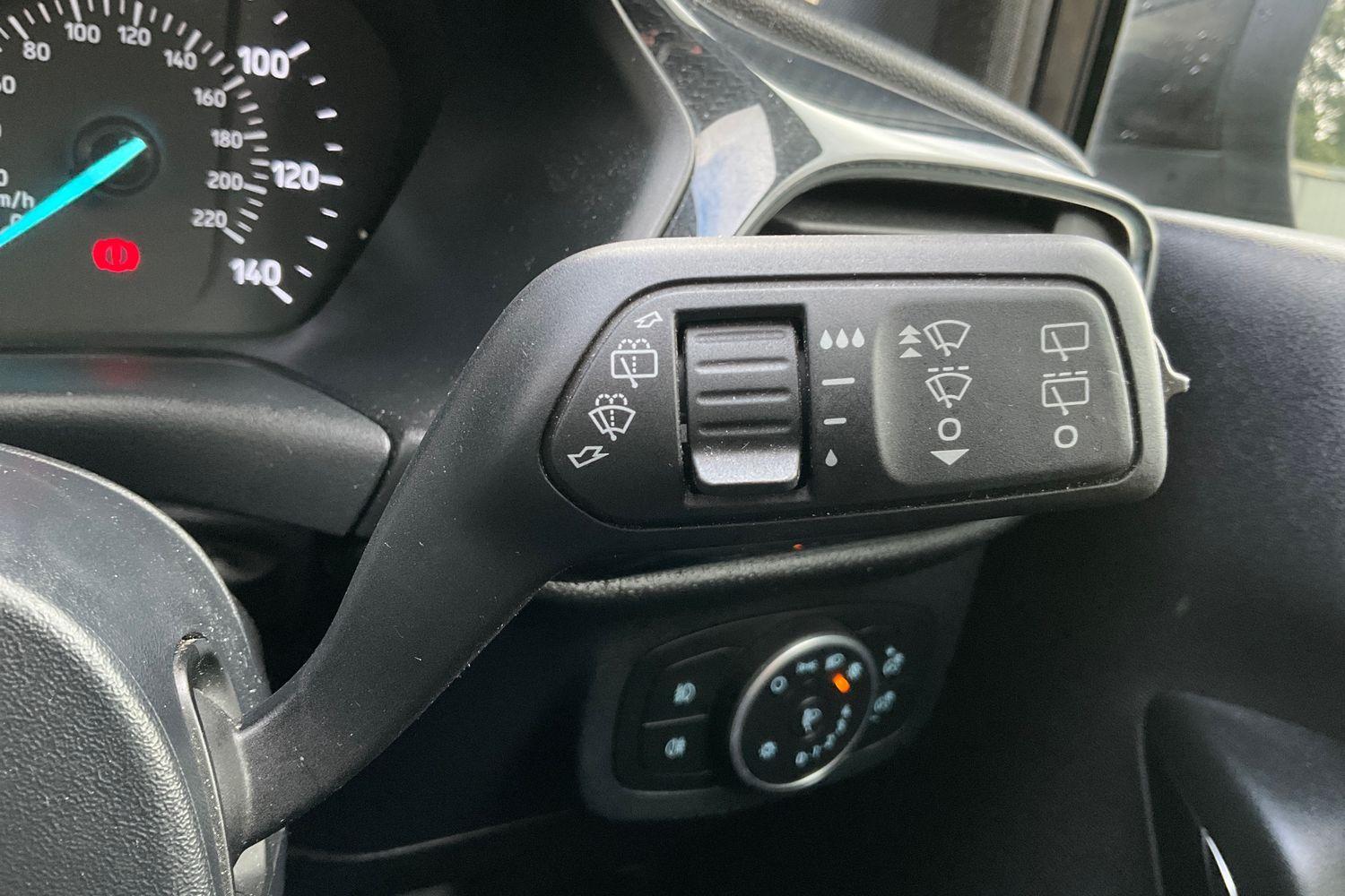 Ford FIESTA Photo 14