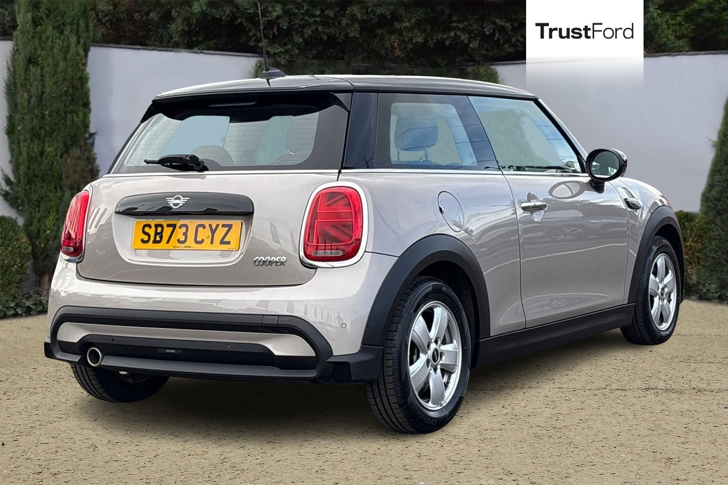 MINI HATCHBACK Photo 3