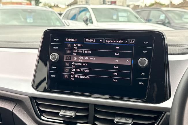 Volkswagen T-Roc Photo 13